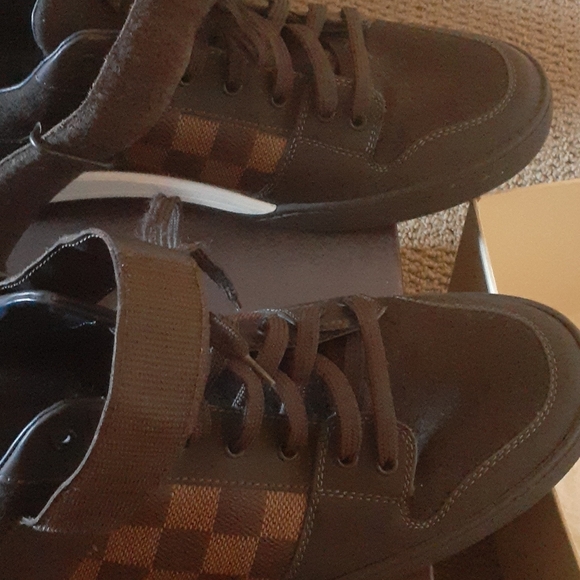 Louis Vuitton sneakers - Picture 1 of 4